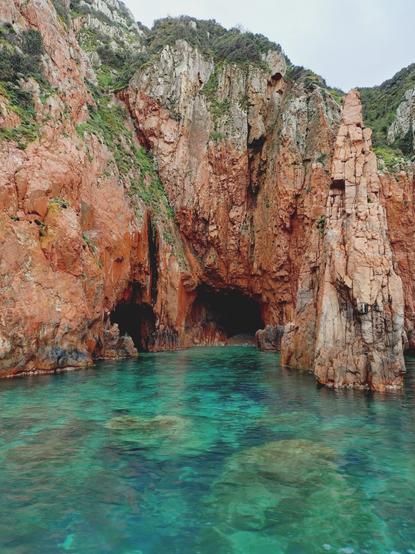 La couleur de l'eau est quasiment turquoise