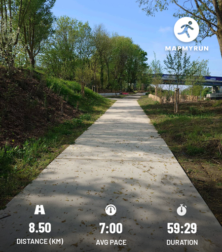 A pedestrian path made of concrete. Vegetation on both sides.
A bridge is visible at the end.
Sunny weather, clear sky

Distance 8.50 km
Avg pace 7:00
Duration 59:29