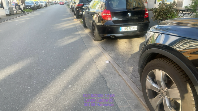 Zentralste exklusive Fahrradstrasse LangeLaube - wenn die Polizei nicht Präsent -schert  sich Die Fraktion - Nur Im Auto mobil - ein
