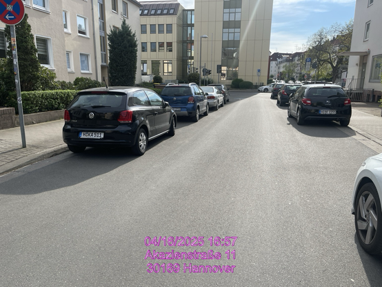 Fahrradstrasse Akazienstraße- - Verfehlung des RadverkehrsPlan 3.0- Sicher - Konfliktfrei- Gleichzeitig <> Gegenläufig nicht möglich-
