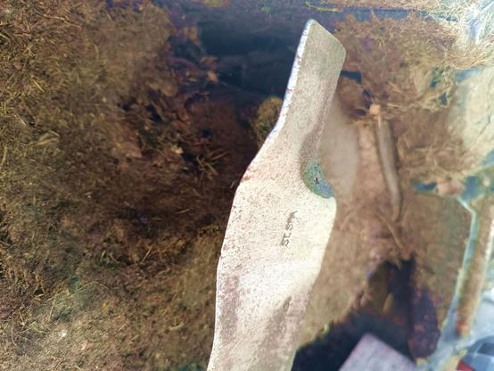 Close-up of the cutting edge, which is so dull it's rounded over. More of a grass beater than a cutter at this point.