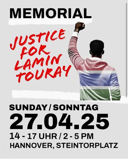 Sharepic: Eine als BiPOC gelesene Person mit erhobener Faust; Text: MEMORIAL Justice for Lamin Touray Sunday/ Sonntag 27.04.25 14–17 UHR / 2–5 PM Hannover, Steintorplatz