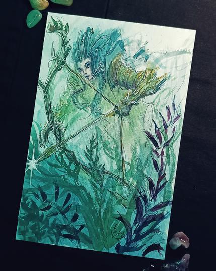 Illustration à l'encre acrylique d'une archère agile, les cheveux flottant au vent, bandant un arc fait de branches. Elle est partiellement cachée par une végétation dense aux tons de vert et de turquoise.