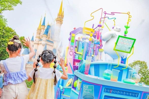 東京ディズニーリゾート「びしょ濡れ」夏イベント、Mrs. GREEN APPLEコラボアトラクションも - ファッションプレス
