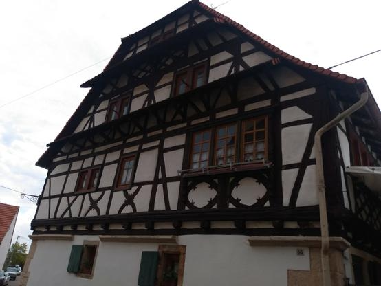 Bild des Nussdorfer Bauernhauses, ein Fachwerkhaus.