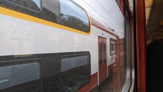 Passing a CFL Coradia-Max