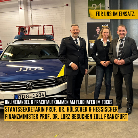 Foto: (Quelle Zoll): 3.vl: Finanzminister Prof. Dr. R. Alexander Lorz, 2.v.l.: Staatssekretärin Prof. Dr. Luise Hölscher, 1.v.l.: Präsident der Generalzolldirektion Dr. Armin Rolfink beim Besuch des Zolls
Text: Onlinehandel und Frachtaufkommen am Flughafen im Fokus - Staatssekretärin Prof. Dr. Hölscher & Hessischer Finanzminister Prof. Dr. Lorz besuchen Zoll Frankfurt