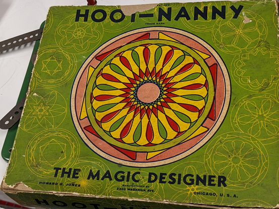 box for the Hoot-Nanny The Magic Designer, green with kaleidoscope like designs on it