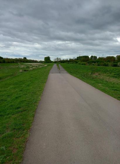 Wide segregated cycle and foot paths
