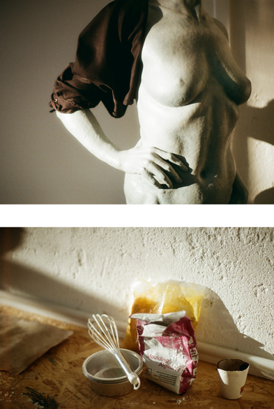 The scene shows two photos taken with an analog camera. The upper photo shows the sculpture of a female torso wearing a black jacket. The bottom photo shows some artist's tools: a whisk and a powder for mold making.