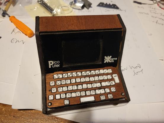 Pico Peter RC2040 emulation of rc2014 with screen and keyboard in a retro wooden case