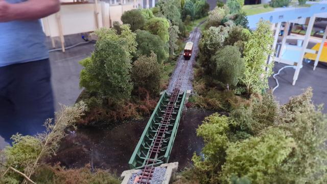 Hier noch ein Schnappschuss der Probefahrt.
Gleich überquert die 2095 bei Gmünd den Grenzfluss Lainsitz mitten im Wald