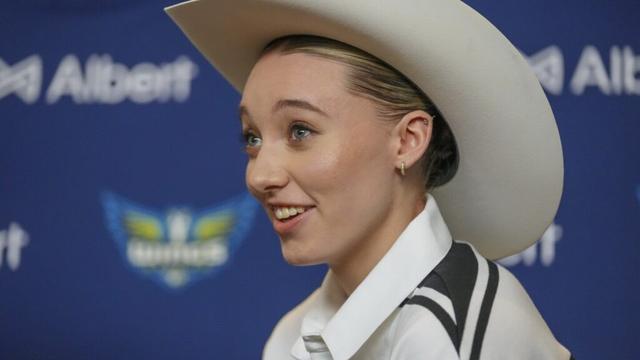 Paige Bueckers dons cowboy hat in Big D as WNBA No. 1 overall pick formally introduced by Wings