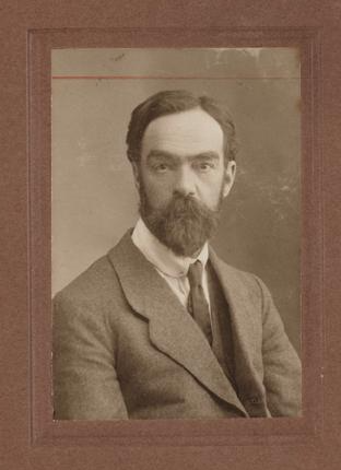 Portretfoto van Frans Coenen, circa 1910. Bron: Wikimedia Commons, PD. Link: https://commons.wikimedia.org/wiki/File:FransCoenenjr.jpg