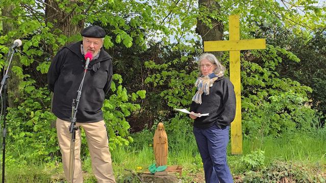 Hinweise zum Start des Kreuzwegs durch zwei Aktive