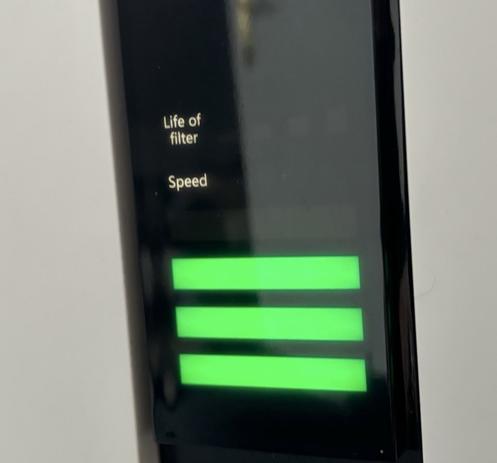 Display vom Trotec Airgoclean 350E Luftreiniger: Die Anzeige Life of filter ist vollständig verschwunden, man sieht also die vier weissen Balken nicht mehr leuchten.