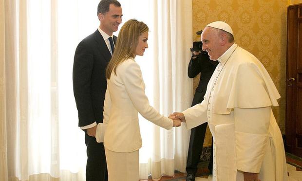 La reina Letizia con el papa Francisco en 2014, días después de la proclamación de Felipe VI (Getty Images)