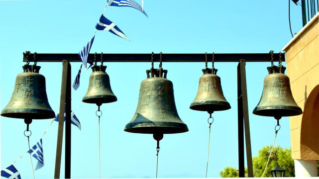 Carillon au monastère de Saint Patapios. Niché à 650 m d'altitude, le monastère renferme de magnifiques décors byzantins.