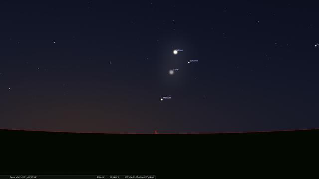 Simulation Stellarium du rapprochement vu depuis les Antilles à 5h locale. La Lune apparaît à peu près au centre de l'image. Au dessus, une étoile très lumineuse qui est en fait Vénus, en haut à droite de la Lune une autre étoile plus faible mais tout de même bien lumineuse qui est en fait Saturne. Plus proche de l'horizon, en bas et un peu à gauche de la Lune apparaît Mercure, elle apparait comme une étoile bien brillante mais comme indiqué plus tôt c'est plutôt optimiste.