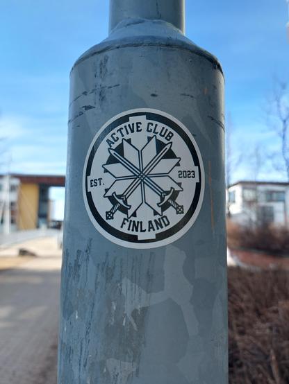 Klistremerke av Active Club Finland, som er en fascistisk pseudo-paramilitær organisasjon