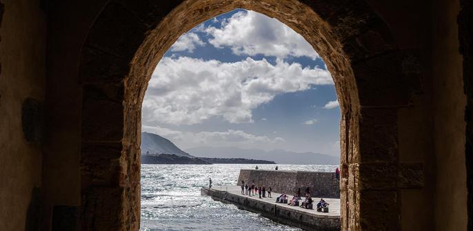 Porta marina, la porta sul porto vecchio di Cefalù in Sicilia
