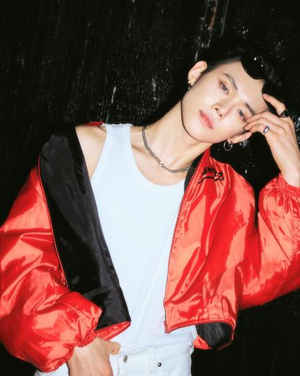 Yeonjun with blue eyes and a red jacket - backstage, 2025