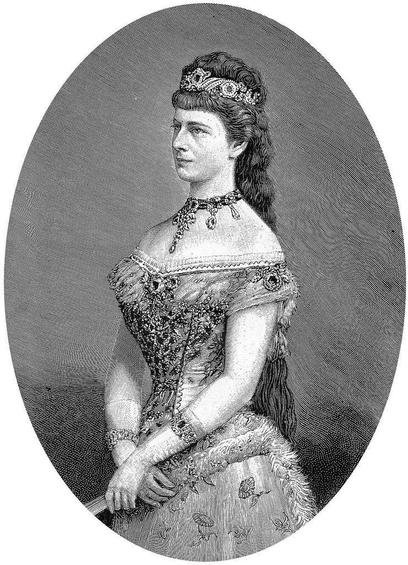 Portrait gravé de l'impératrice d'Autriche Elisabeth, surnommée Sissi. Elle est représentée en buste, vêtue d'une robe élégante ornée de broderies et de bijoux. Ses cheveux longs et ondulés sont coiffés avec soin, et elle porte une couronne ainsi qu'un collier raffiné. L'image, encadrée dans un ovale, reflète la grâce et la noblesse de cette figure historique emblématique.