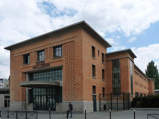 Piscine Pailleron à #Paris19 (#Paris) Une des quatre piscines réalisées par l'architecte-ingénieur Lucien Pollet entre 1929 et 1934. L'établissement de la rue Pailleron (1934) fait partie du plan d'aménagement ...
Suite 👉 https://monumentum.fr/monument-historique/pa75190002/paris-19e-arrondissement-piscine-pailleron
#Patrimoine #MonumentHistorique
Photo CC-BY-SA 4.0 : Ralf.treinen