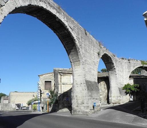 Aqueduc alimentant le château à #Castries (#Hérault) Construction 2e moitié XVIIe siècle. Aqueduc alimentant le château : classement par arrêté du 8 septembre 1949. Riquet Pierre-Paul (ingénieur).
Suite 👉 https://monumentum.fr/monument-historique/pa00103409/castries-aqueduc-alimentant-le-chateau
#Patrimoine #MonumentHistorique
Photo CC-BY-SA 4.0 : GO69