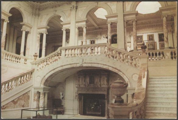 Printed colour postcard showing a view of the interior of Gosford House at Longniddry in East Lothian.

Publisher not stated, not numbered, c.1980s.

Postally unused.

Good condition, with slight corner bumps.