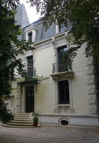 Immeuble à #Nancy (#MeurtheEtMoselle) Construction 1er quart XXe siècle. Façade et toiture (cad. BT 379) : inscription par arrêté du 11 mai 1981. BENTZ (maître de l'oeuvre).
Suite 👉 https://monumentum.fr/monument-historique/pa00106257/nancy-immeuble
#Patrimoine #MonumentHistorique
Photo CC-BY-SA 4.0 : Doique