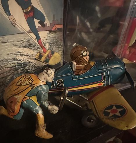 superman hoists a plane, wind up toy 1940