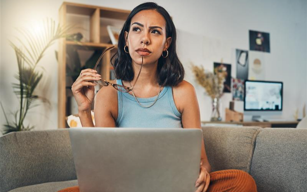 Quan ens quedem en blanc, el cervell entra en un estat semblant al del son (iStock)