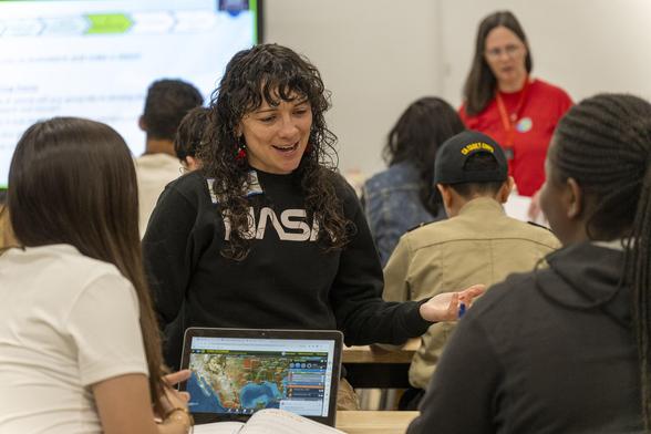NASA_Platform_Connects_Classrooms_and_Communities_(AFRC2025-0067-013).jpg