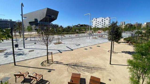 El parc dona continuïtat al traçat de la Diagonal, que es pot fer a peu (3Cat)