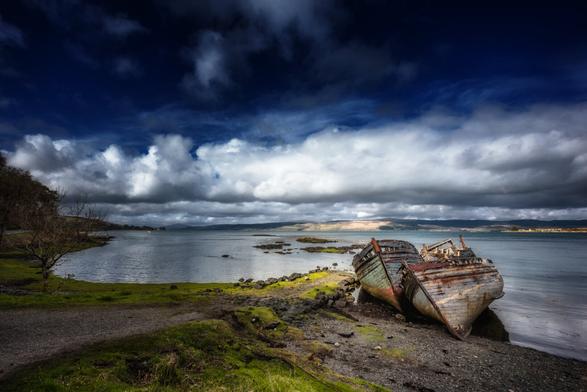 Zwei Schiffswracks verrotten fotogen in der Nähe von Salen, Isle of Mull, Scotland