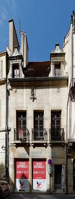 Maison à #Dijon (#CôteDOr) Construction 3e quart XVIe siècle. Toiture, niche, deux lucarnes Renaissance : inscription par arrêté du 16 janvier 1947.
Suite 👉 https://monumentum.fr/monument-historique/pa00112415/dijon-maison
#Patrimoine #MonumentHistorique
Photo CC-BY-SA 4.0 : François de Dijon