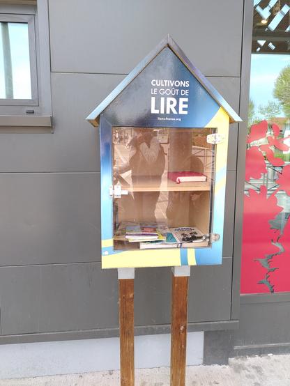 Boite à livres en gare de Provins