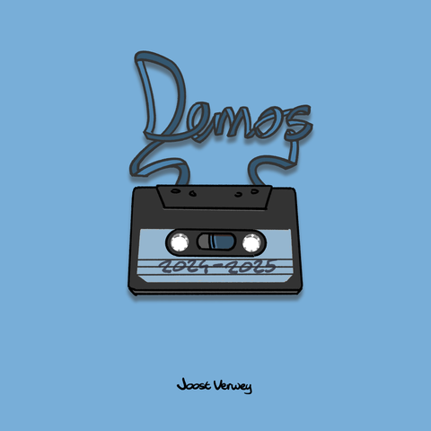 Een cassette op een pastel blauwe achtergrond. De tape is uit de cassette gelopen en vormt de tekst "Demo's". Op het label van de cassette staat "2024-2025". Onder de cassette de naam "Joost Verweij"