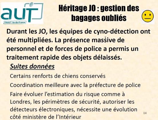 Gestion des bagages oubliés avec des équipes de chiens
