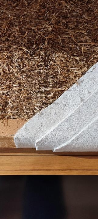 model shows straw bale timber module with a window opening and plaster in 3 layers over staggered wood fibre to creat a thermal bridge reduced construction.