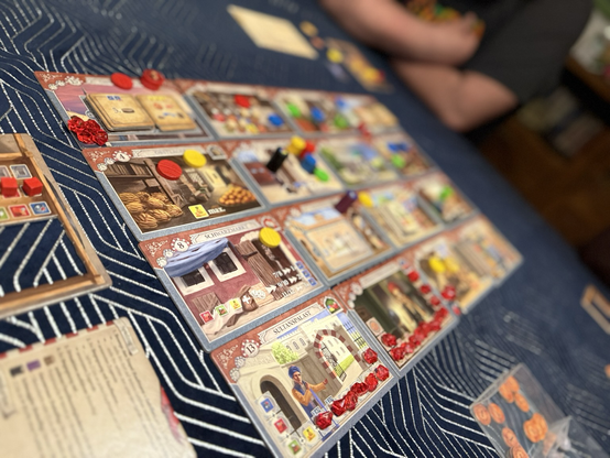 Das Spiel Istanbul auf dem Tisch, eine Marktszene aus der gleichnamigen Stadt.