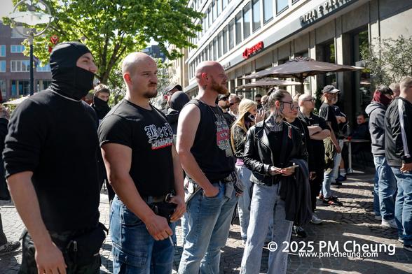 Hier sind Nazis zu sehen, jede Menge Nazis.