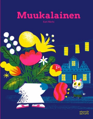 Muukalainen-kirjan kannessa on kuva pienestä hiirestä katselemassa etualalla olevaa isoa kukkakimppua. Tausta on tumman sinivioletti, kimpun väreissä on kirkasta punaista ja keltaista kontrastina.