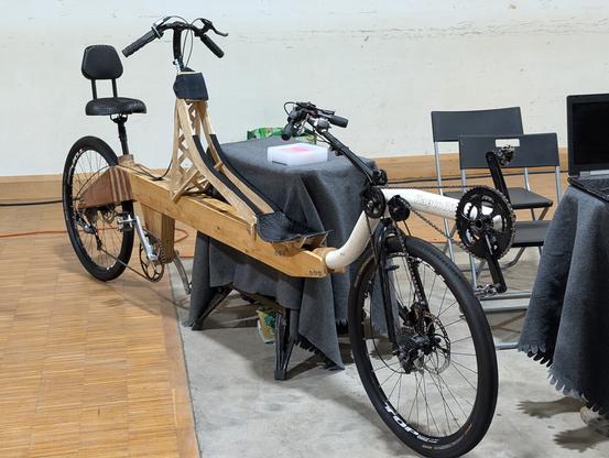 ein zum Tandem umgebautes Raptobike