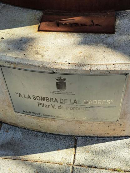 Detalle del cartel con el título y la autora.
