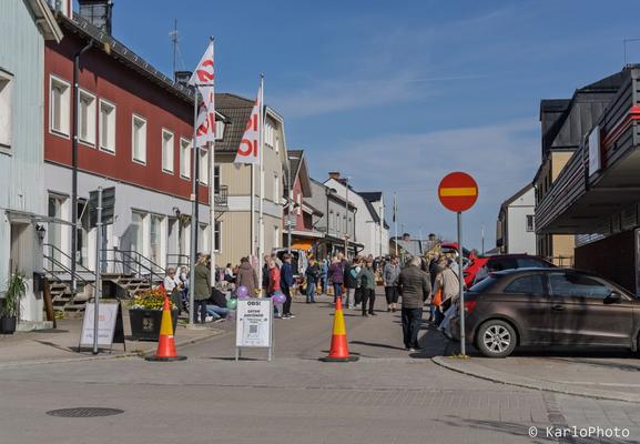 A market with lots of people