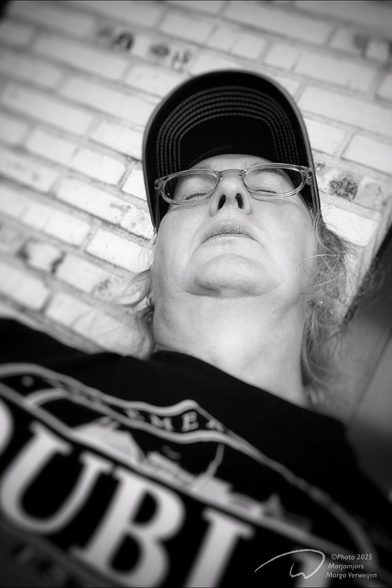 Me having my Sun-day rest in the shadow.