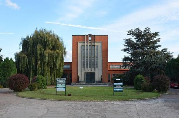 Ancienne filature dite Les Textiles de Douai à #Douai (#Nord) L'usine de la Société Cotonnière d'Hellemmes, spécialisée dans la fabrication de la fibranne, a été élaborée par Charles Vollery et inaugurée en 195...
Suite 👉 https://monumentum.fr/monument-historique/pa59000076/douai-ancienne-filature-dite-les-textiles-de-douai
#Patrimoine #MonumentHistorique
Photo CC-BY-SA 4.0 : This illustrationwas made byPeter Potrowl.

Please