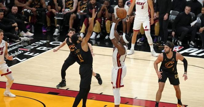 Cavs show that they can win with defense in Game 3 rout